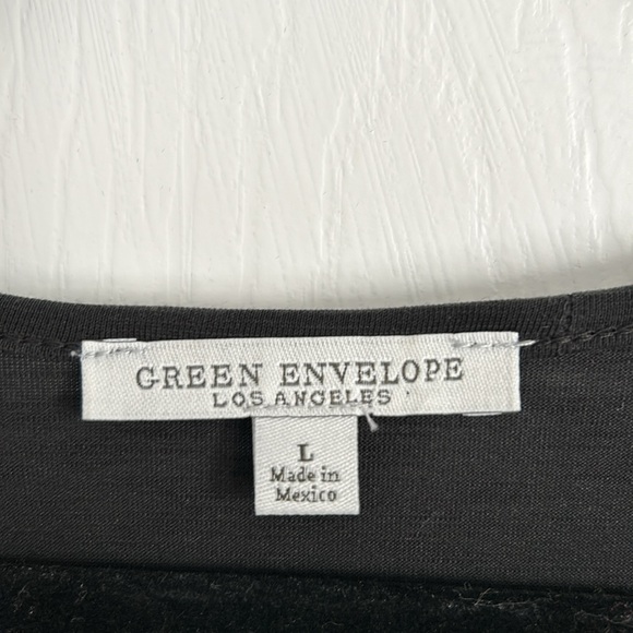 NWOT Green Envelope L S/S tee with ruching detail. - Picture 2 of 7